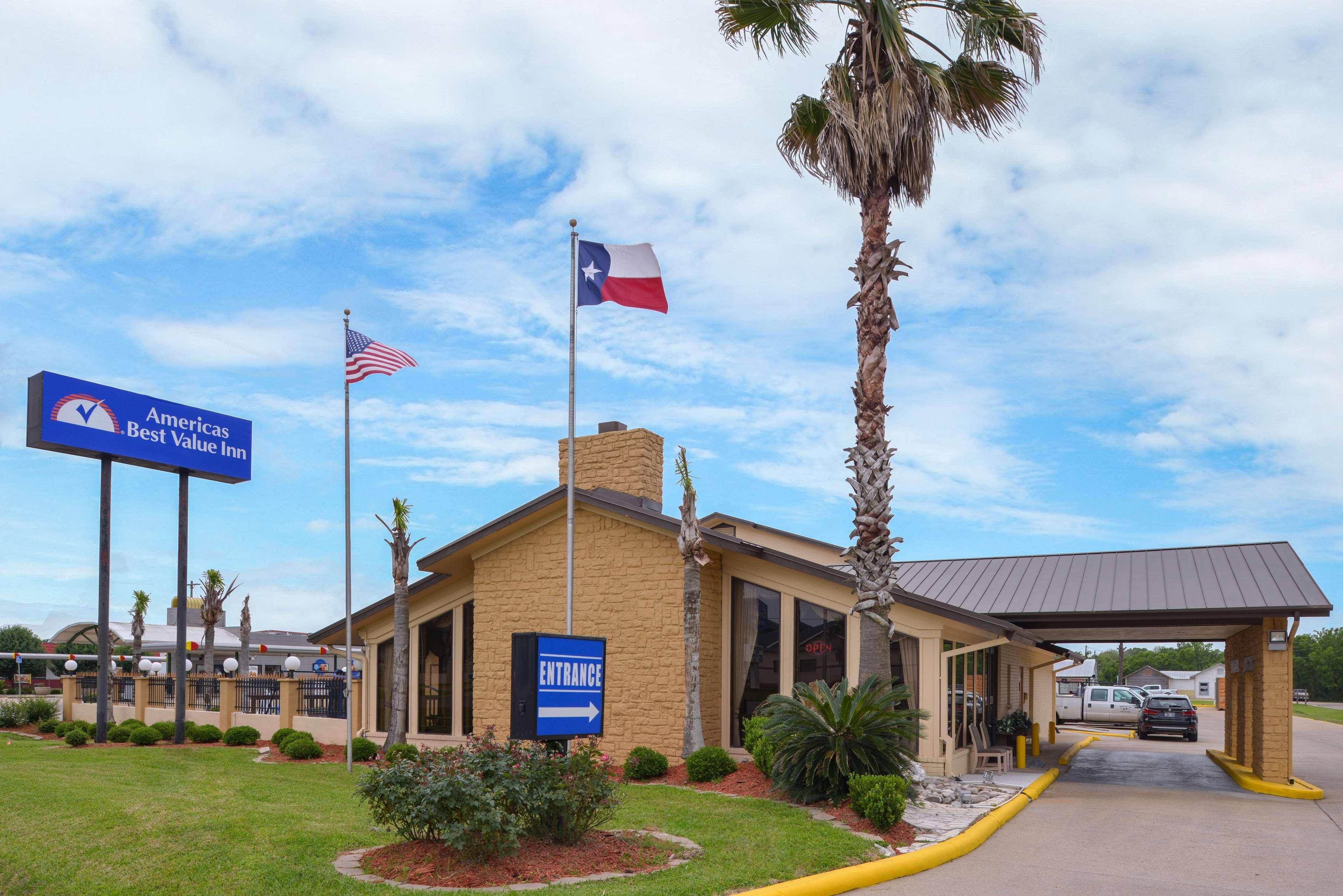 Americas Best Value Inn West Columbia Exterior photo