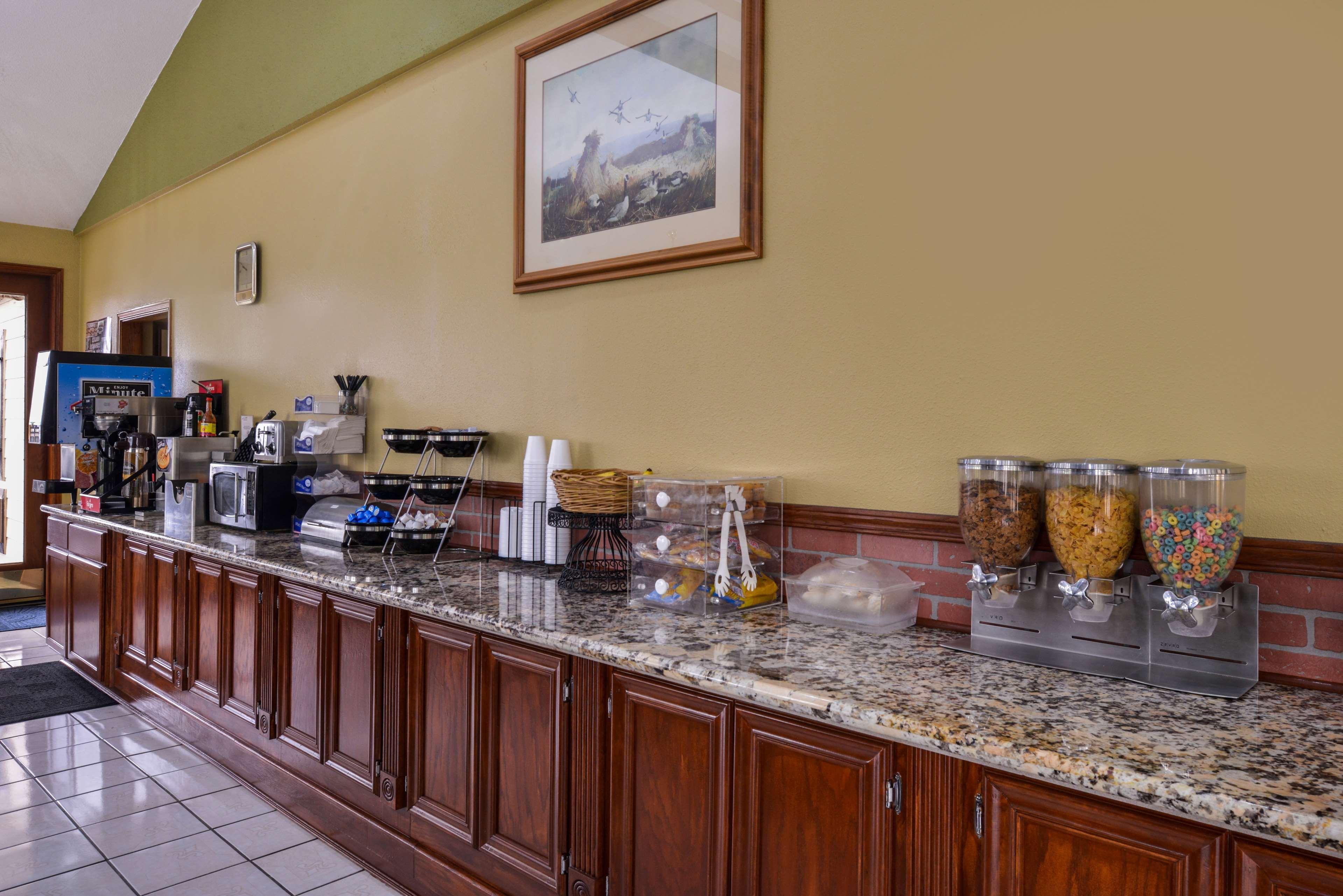 Americas Best Value Inn West Columbia Exterior photo