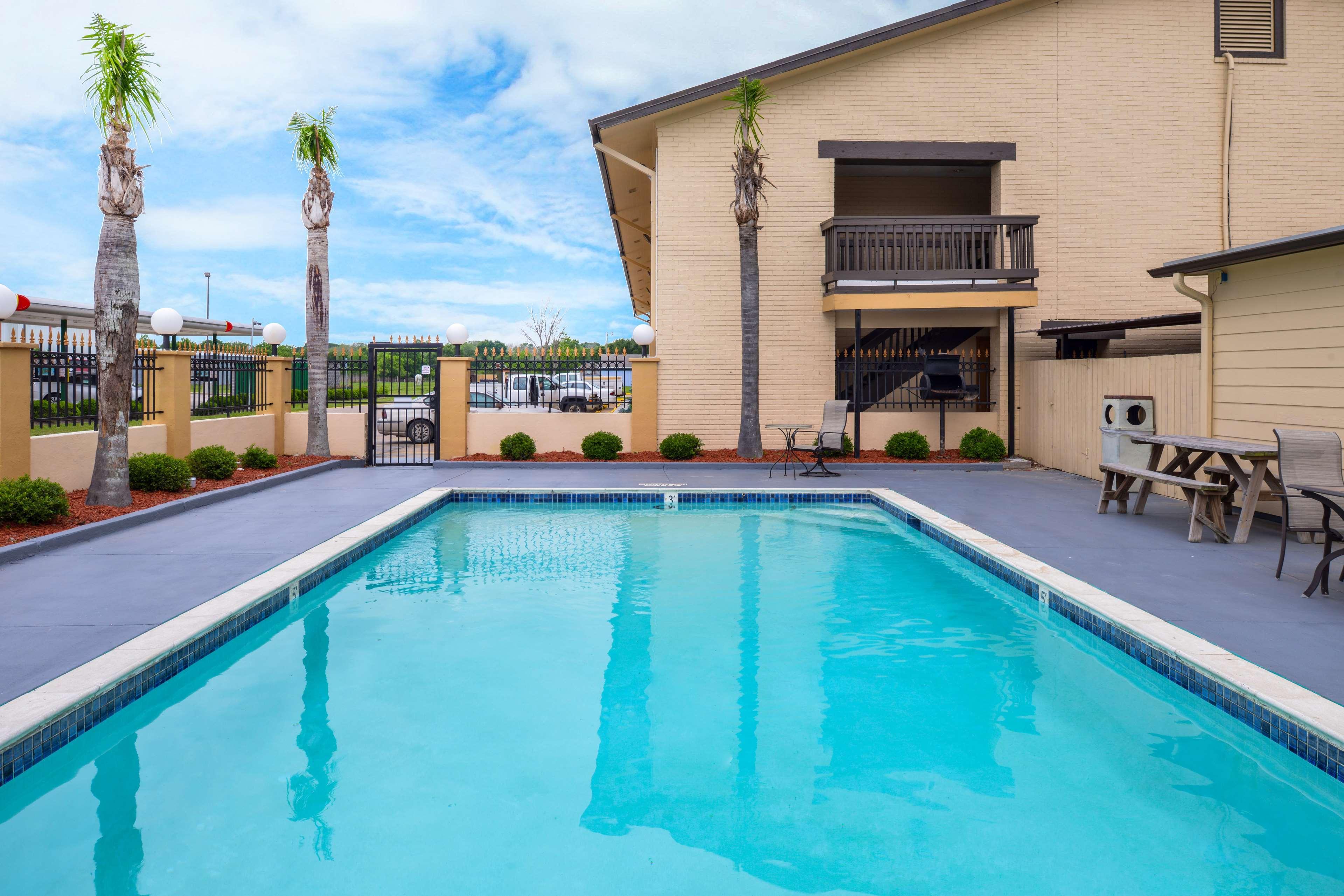 Americas Best Value Inn West Columbia Exterior photo