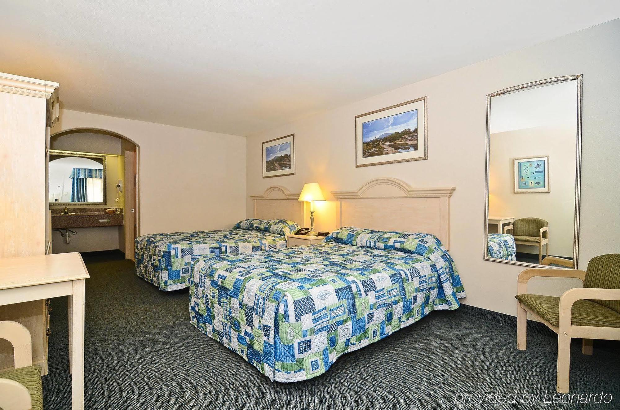 Americas Best Value Inn West Columbia Room photo
