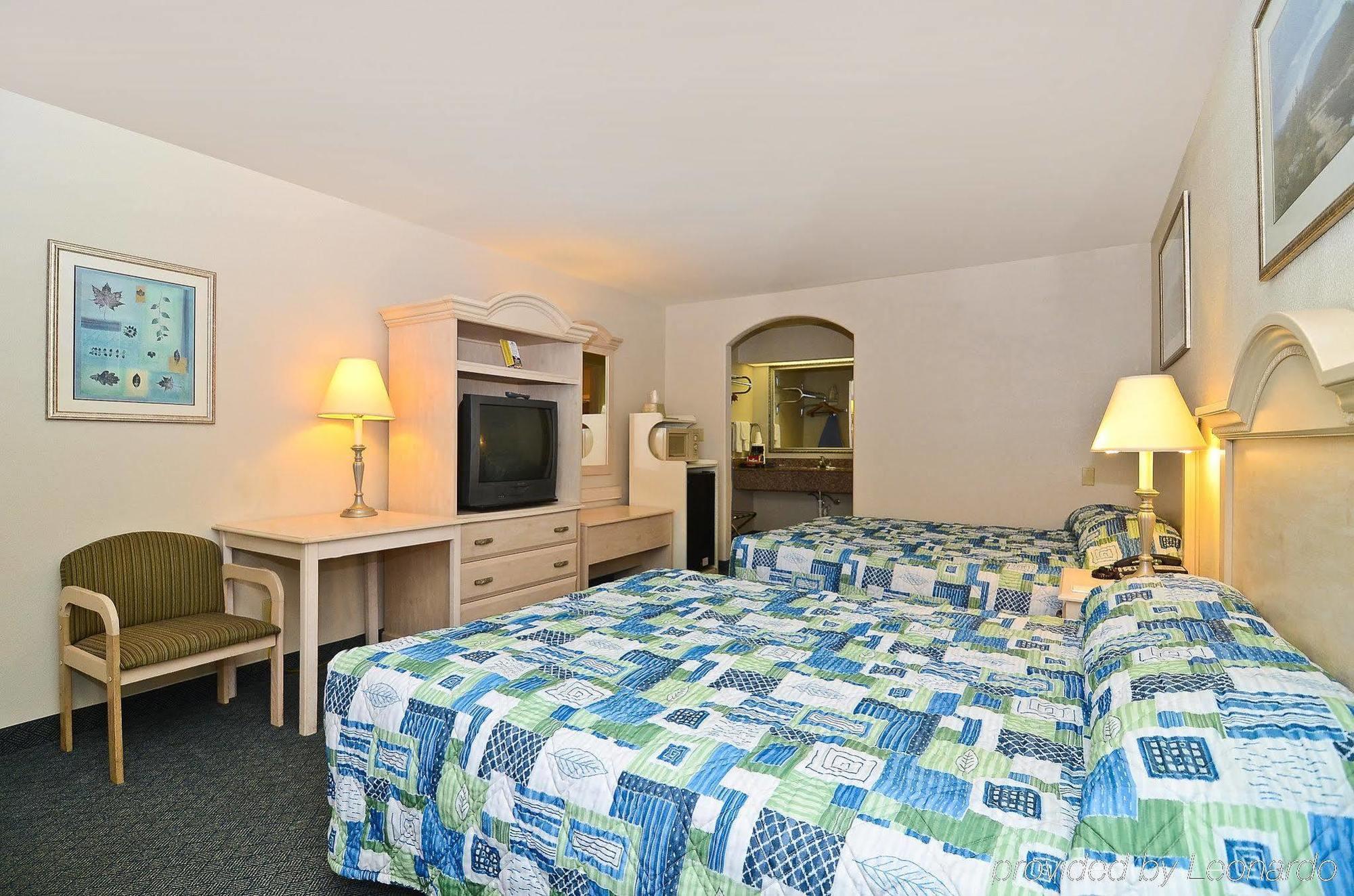 Americas Best Value Inn West Columbia Room photo