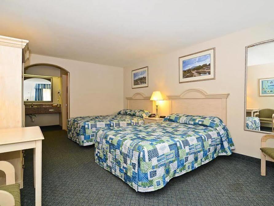 Americas Best Value Inn West Columbia Exterior photo